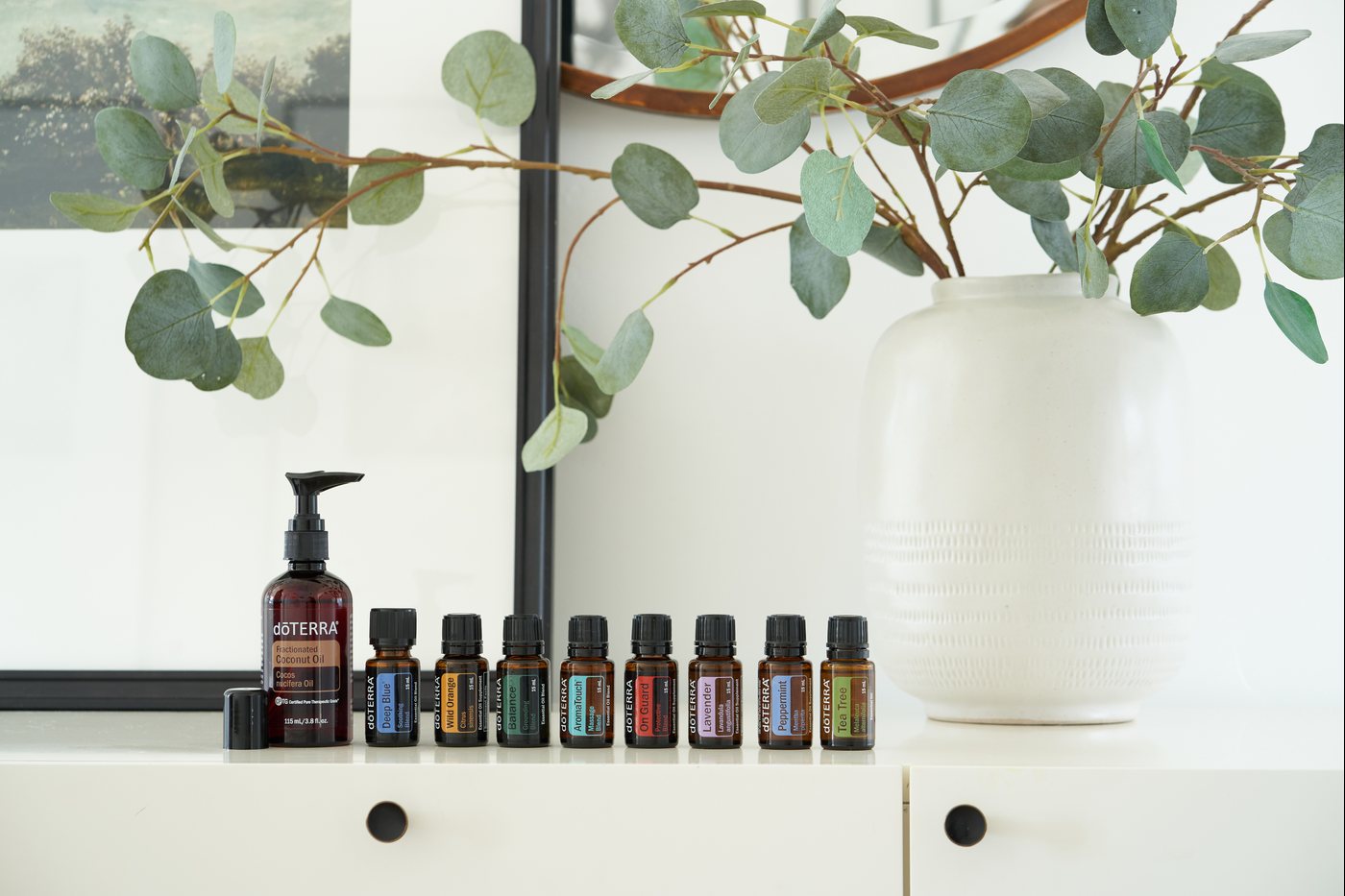 Флакони dōTERRA на полиці